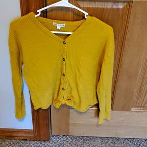 Yellow button top 💛